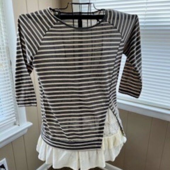 Umgee Gray & Cream Stripe 3/4 Sleeve Shirt Sz M - Picture 2 of 9